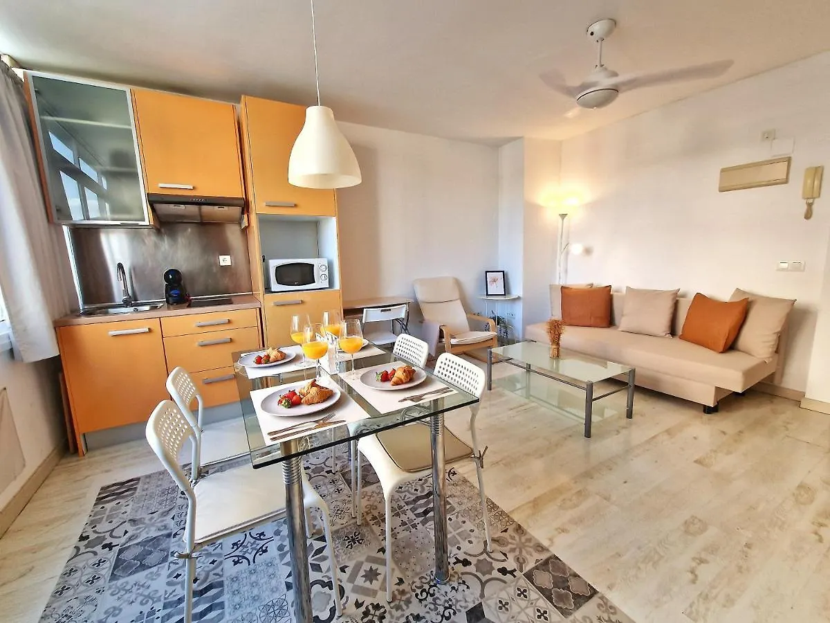 Confortable Apartamento En El Centro De Torremolinos Con Parking Apartment
